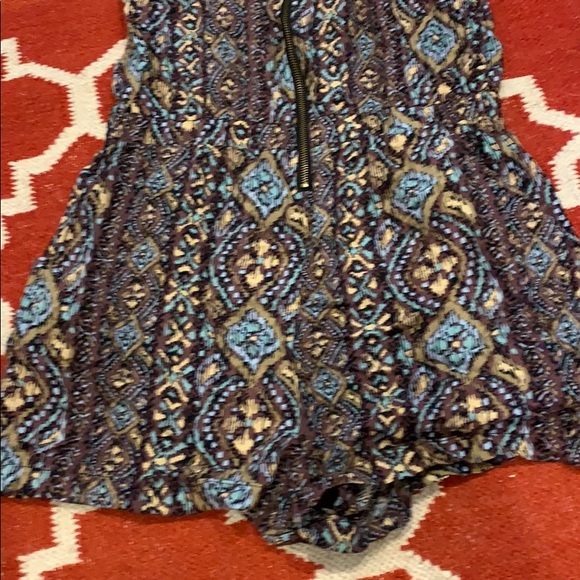 Patterned Romper - Picture 3 of 3